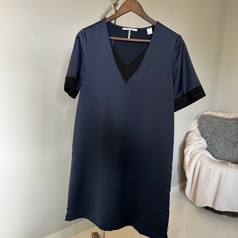 Elegant Navy Blue V-Neck Women's Top
